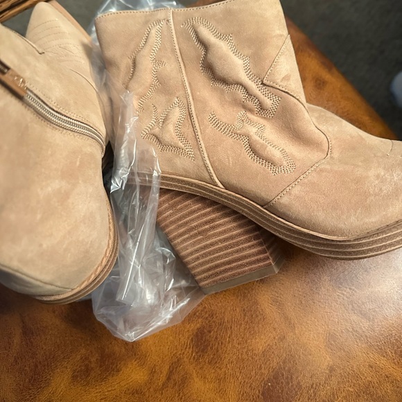 Jessica Simpson Beige Ankle Booties - Picture 6 of 7